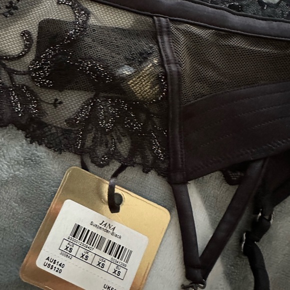 JANA
BLACK SUSPENDER XS - Picture 9 of 12